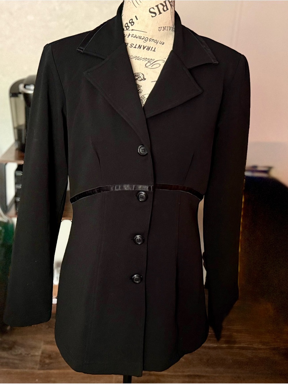 Women’s Wrapper Black Vintage Blazer Size 11/12